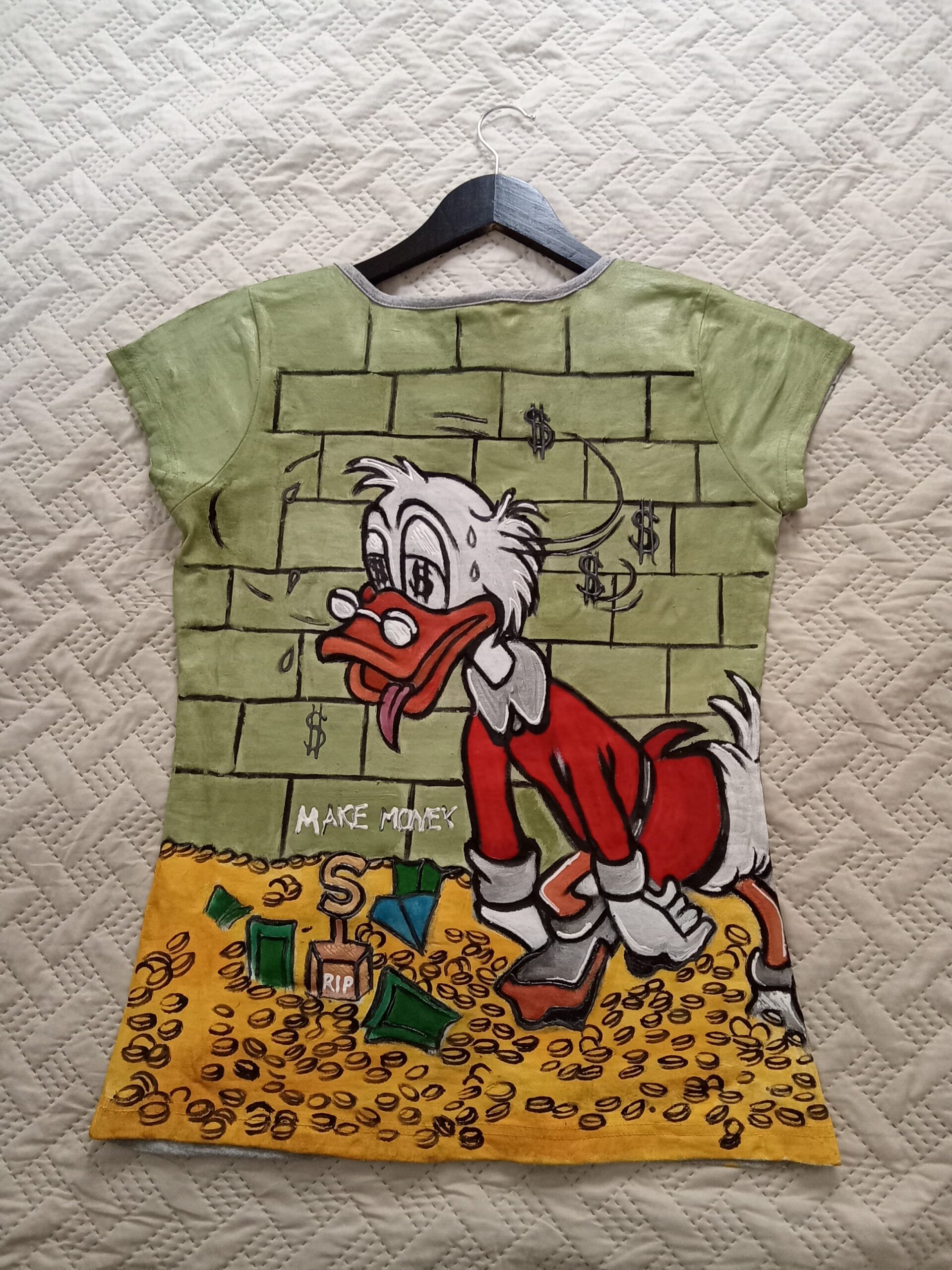 T-shirt Scrooge Brick Wall